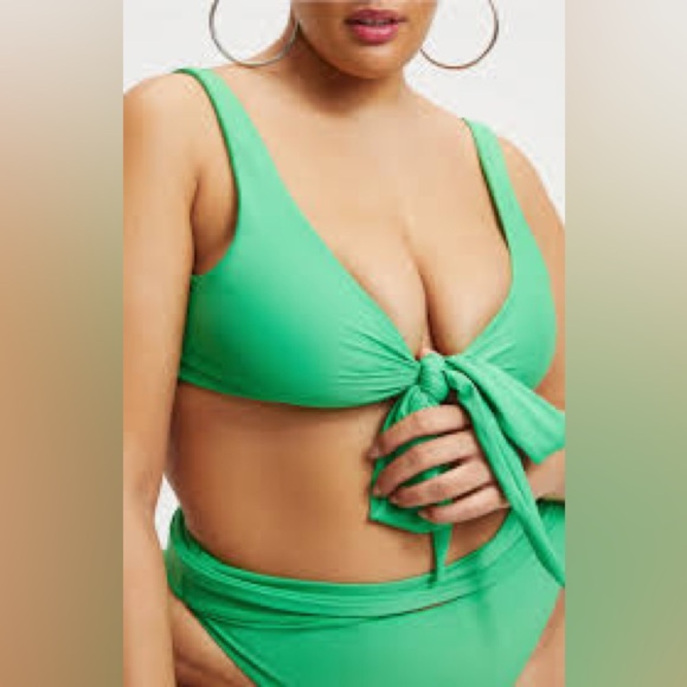 BNWT Good American 10 Ways To Wear Bikini Top in green size 8 (4-5XL)